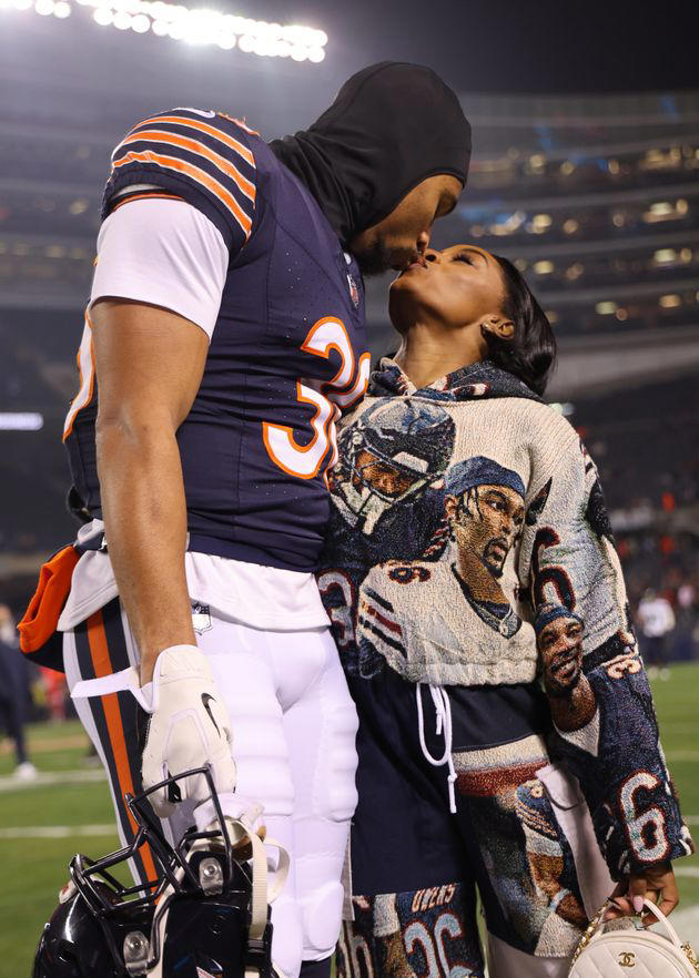 Simone Biles Attends Bears Game in Outfit Covered with Husband Jonathan Owens’ Face